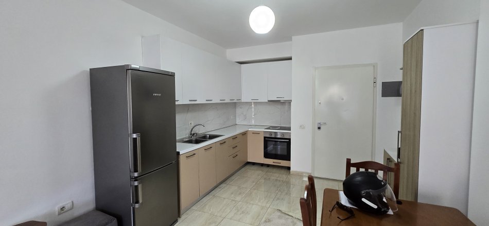 Tirane, jepet me qera apartament 2+1+Ballkon Kati 2, 100 m² 700 € (Komune e Parisit)