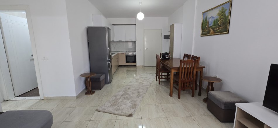 Tirane, jepet me qera apartament 2+1+Ballkon Kati 2, 100 m² 700 € (Komune e Parisit)