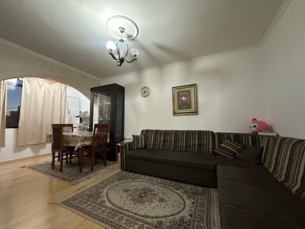 Tirane, jepet me qera apartament 3+1+Aneks Kati 2, 80 m² 500 € (rruga bardhyl)