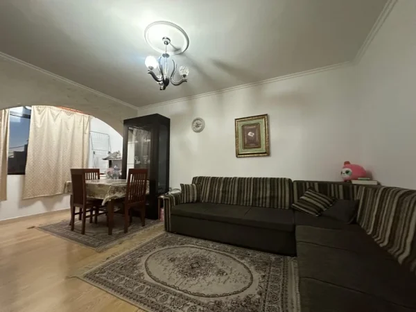 Tirane, jepet me qera apartament 3+1+Aneks Kati 2, 80 m² 500 € (rruga bardhyl)