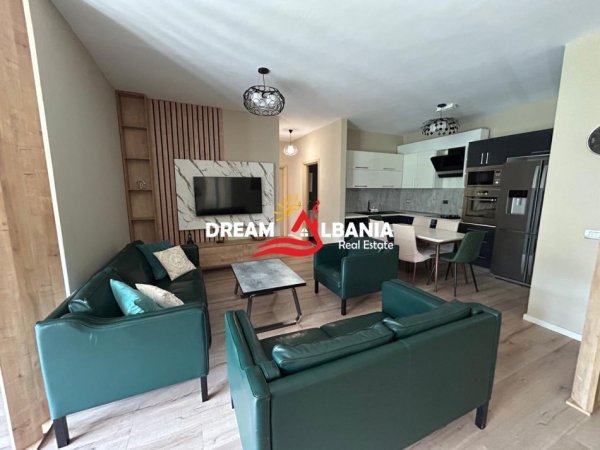 Tirane, jepet me qera apartament 3+1 , 135 m² 1.200 € 