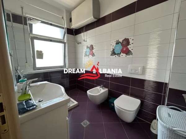 Tirane, jepet me qera apartament 3+1 , 135 m² 1.200 € 
