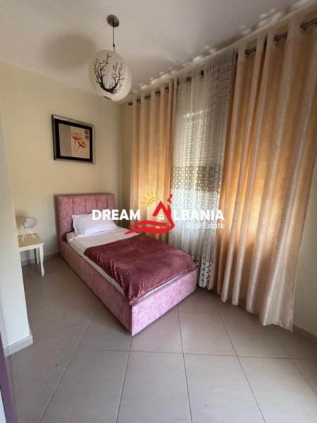 Tirane, jepet me qera apartament 3+1 , 135 m² 1.200 € 