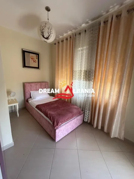 Tirane, jepet me qera apartament 3+1 , 135 m² 1.200 € 