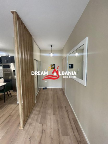 Tirane, jepet me qera apartament 3+1 , 135 m² 1.200 € 