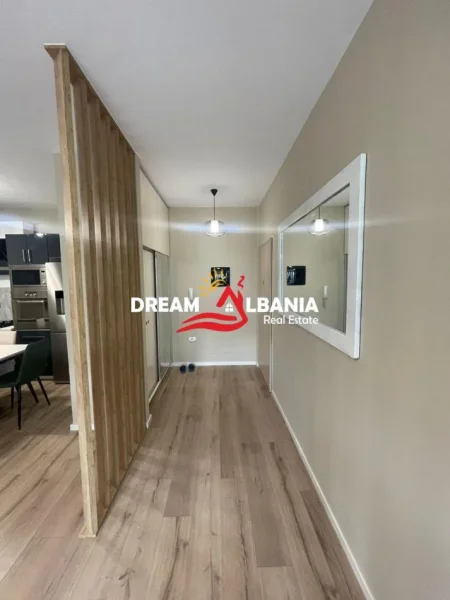 Tirane, jepet me qera apartament 3+1 , 135 m² 1.200 € 