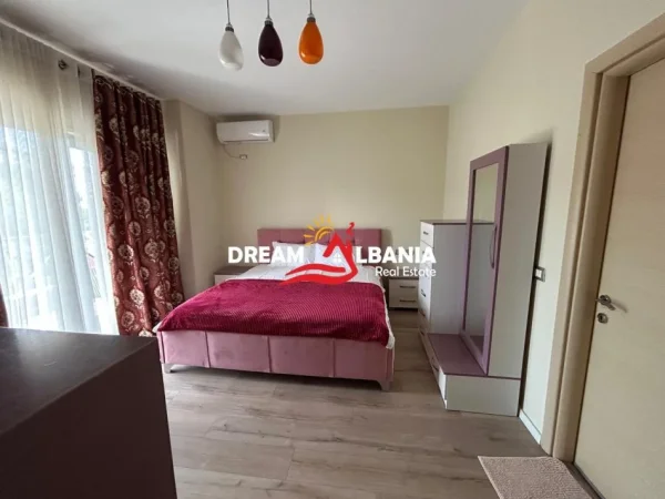 Tirane, jepet me qera apartament 3+1 , 135 m² 1.200 € 