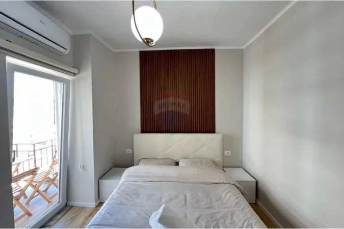 Tirane, jepet me qera apartament 1+1 , 65 m² 700 € (Ish UET)