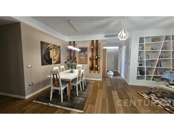 Tirane, shes apartament 3+1+2 , 230 m² 414.000 € (Kopshti Botanik Zoologjik)