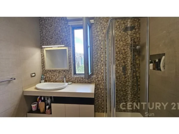 Tirane, shes apartament 3+1+2 , 230 m² 414.000 € (Kopshti Botanik Zoologjik)