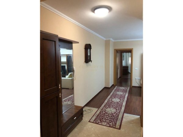 Tirane, jepet me qera apartament 2+1 Kati 3, 100 m² 500 € (ALI DEM)