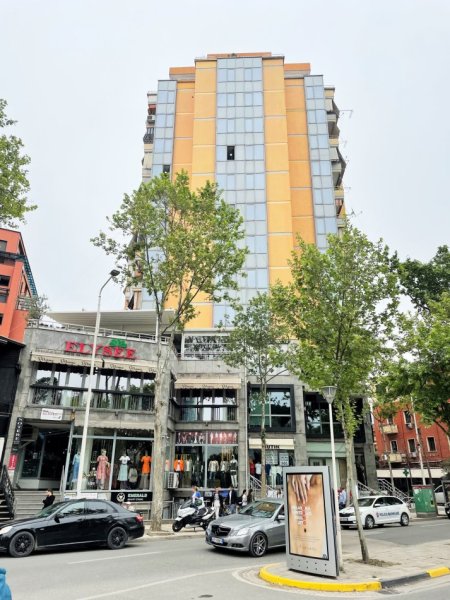 Tirane, jap me qera ambjent biznesi Kati 0, 60 m² 900 € (George W. Bush)