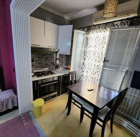 Tirane, jepet me qera apartament 1+1 Kati 2, 50 m² 400 € (Kopshti Botanik)