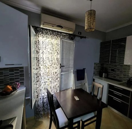 Tirane, jepet me qera apartament 1+1 Kati 2, 50 m² 400 € (Kopshti Botanik)