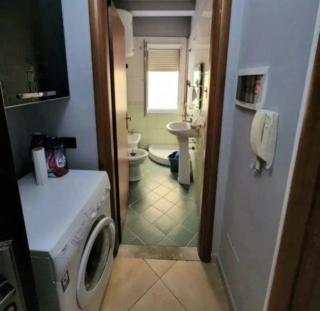 Tirane, jepet me qera apartament 1+1 Kati 2, 50 m² 400 € (Kopshti Botanik)