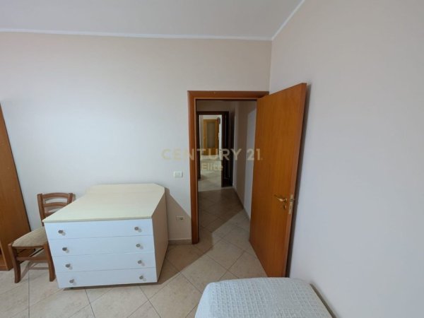Tirane, jepet me qera apartament 3+1+Ballkon Kati 7, 125 m² 900 € (rrugen e Kavajes)