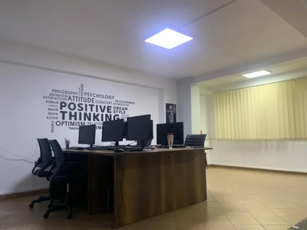 Tirane, jepet me qera zyre Kati 0, 120 m² 900 € (Ndre Mjeda)