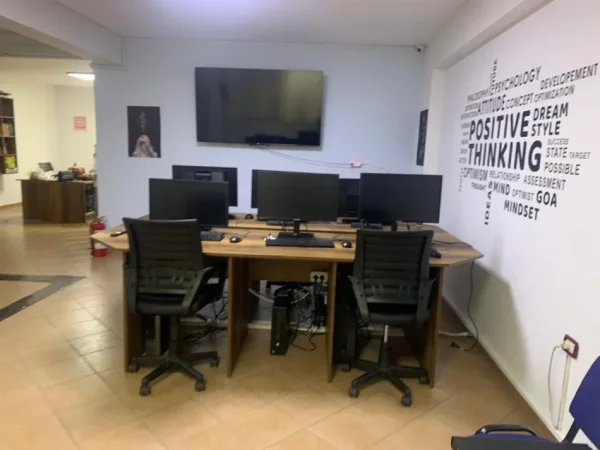 Tirane, jepet me qera zyre Kati 0, 120 m² 900 € (Ndre Mjeda)