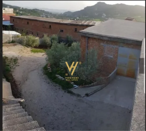 Tirane, jepet me qera magazine Kati 0, 1.100 m² 1.200 € (TUFINE)