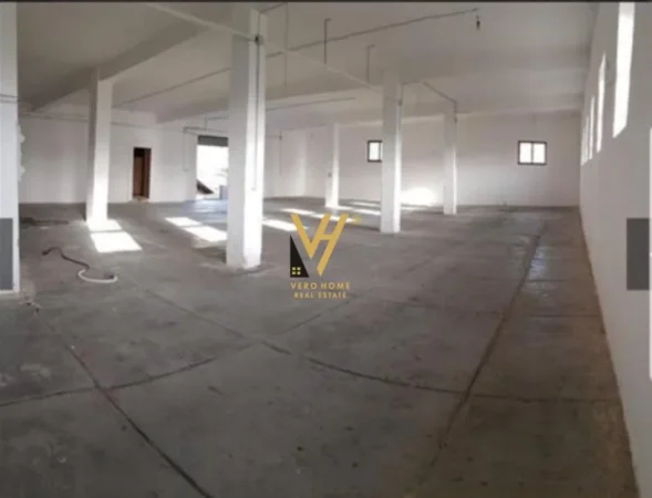 Tirane, jepet me qera magazine Kati 0, 1.100 m² 1.200 € (TUFINE)