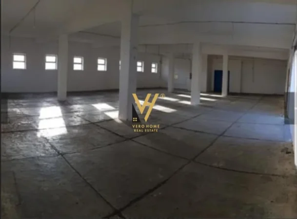 Tirane, jepet me qera magazine Kati 0, 1.100 m² 1.200 € (TUFINE)