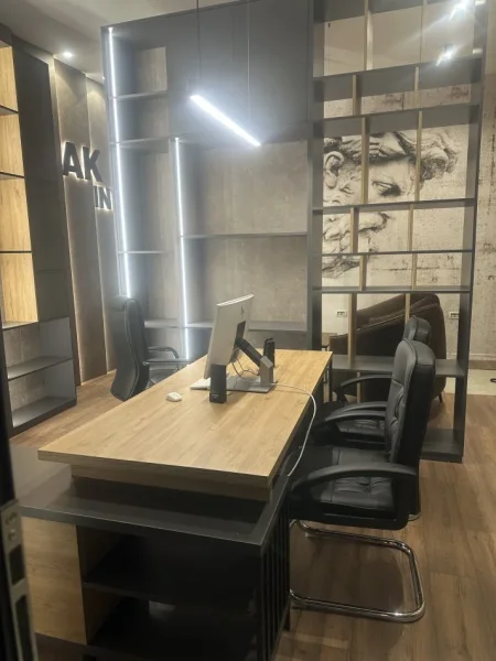 Tirane, jepet me qera zyre Kati 0, 35 m² 650 € (Rruga panorama)