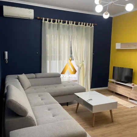 Tirane, jepet me qera apartament 1+1+Ballkon Kati 1, 70 m² 450 € (restorant durresi)