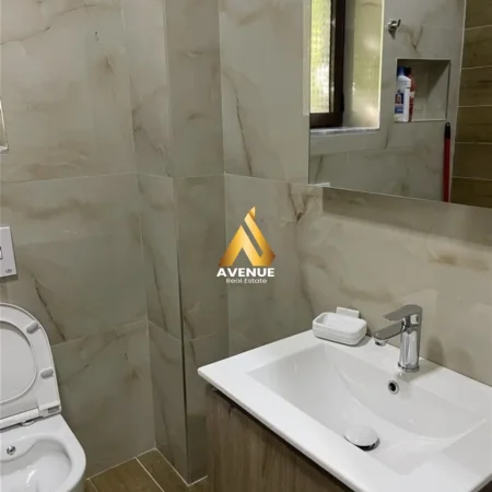 Tirane, jepet me qera apartament 1+1+Ballkon Kati 1, 70 m² 450 € (restorant durresi)