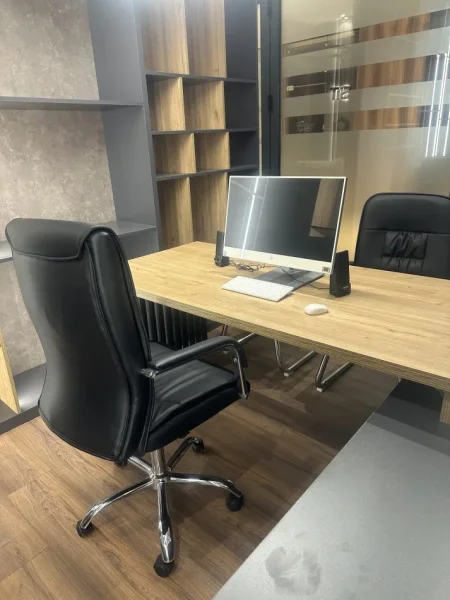 Tirane, jepet me qera zyre Kati 0, 35 m² 650 € (Rruga panorama)