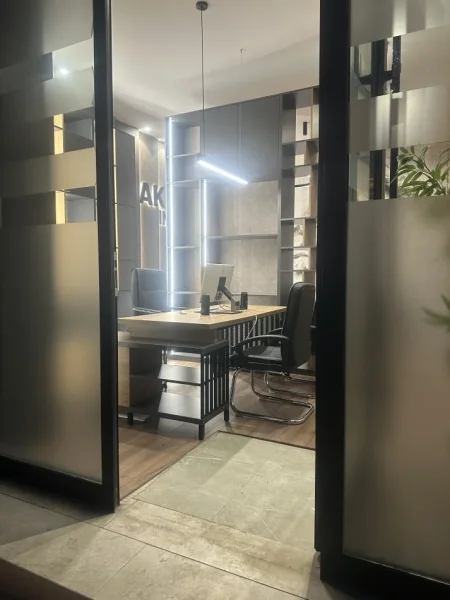 Tirane, jepet me qera zyre Kati 0, 35 m² 650 € (Rruga panorama)