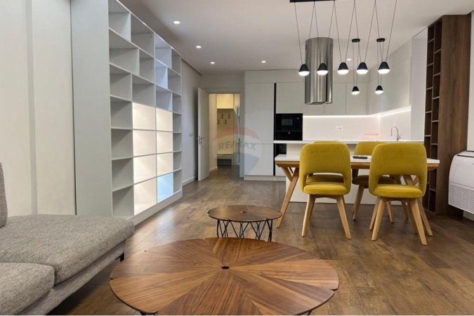 Tirane, jepet me qera apartament 3+1 Kati 10, 153 m² 2.200 € (Ambasada Amerikane)
