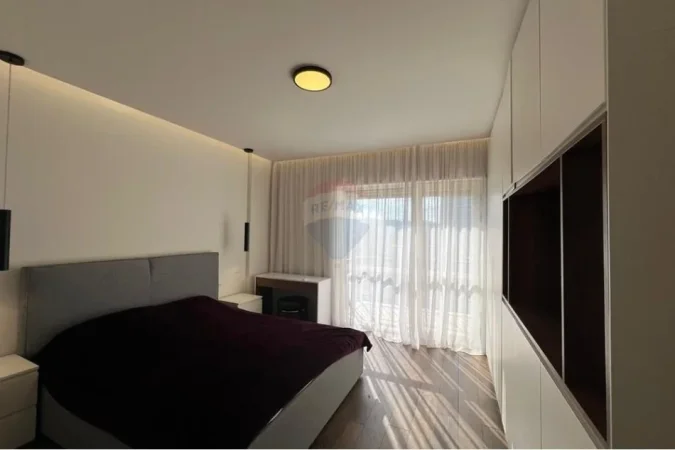 Tirane, jepet me qera apartament 3+1 Kati 10, 153 m² 2.200 € (Ambasada Amerikane)