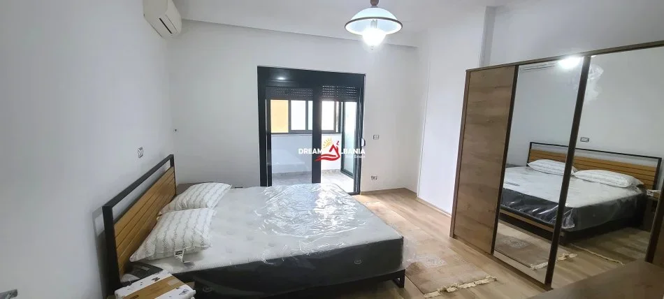 Tirane, jepet me qera apartament 2+1 , 105 m² 1.000 € 