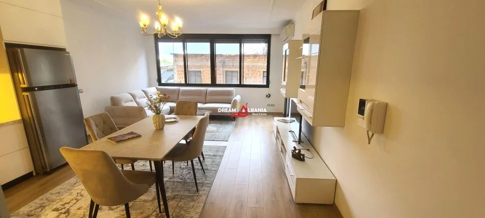 Tirane, jepet me qera apartament 2+1 , 105 m² 1.000 € 