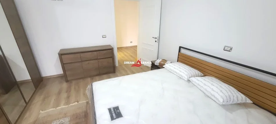 Tirane, jepet me qera apartament 2+1 , 105 m² 1.000 € 