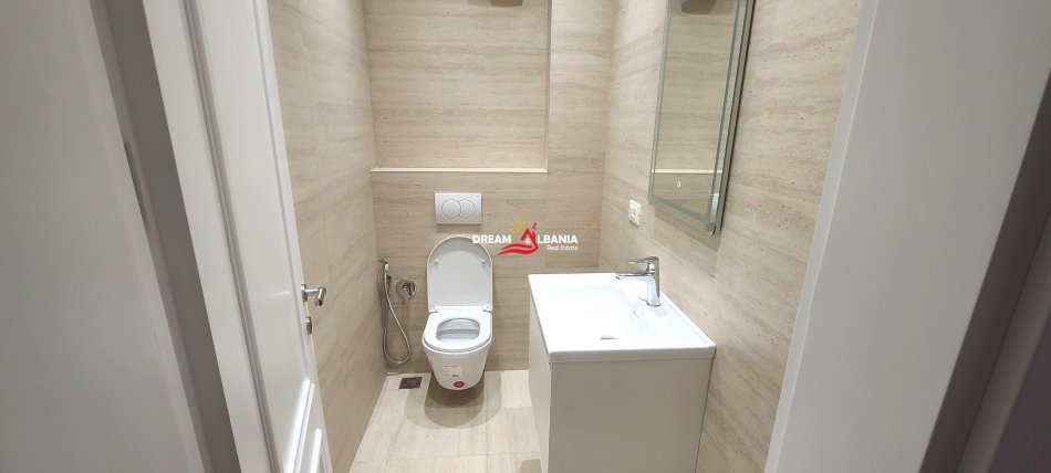 Tirane, jepet me qera apartament 2+1 , 105 m² 1.000 € 