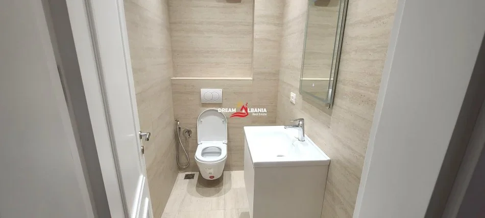 Tirane, jepet me qera apartament 2+1 , 105 m² 1.000 € 