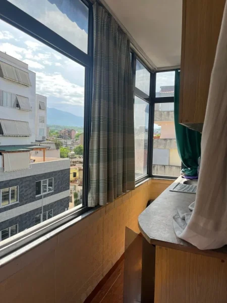 Tirane, shitet apartament 2+1 Kati 5, 72 m² 105.000 € (zona Ali Demi, prane tregut te ri elektrik)