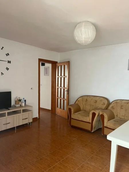 Tirane, shitet apartament 2+1 Kati 5, 72 m² 105.000 € (zona Ali Demi, prane tregut te ri elektrik)