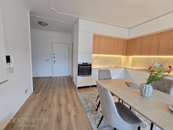 Tirane, jepet me qera apartament 2+1 Kati 5, 120 m² 1.150 € (Shallvaret)