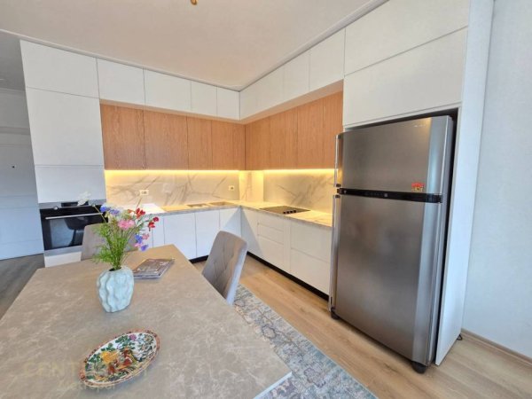 Tirane, jepet me qera apartament 2+1 Kati 5, 120 m² 1.150 € (Shallvaret)