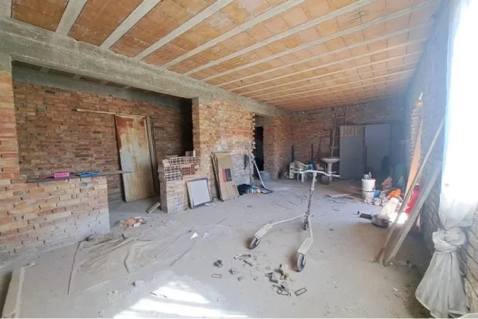 Vlore, shitet shtepi 3 Katshe , 360 m² 130.000 € (Transballkanike)