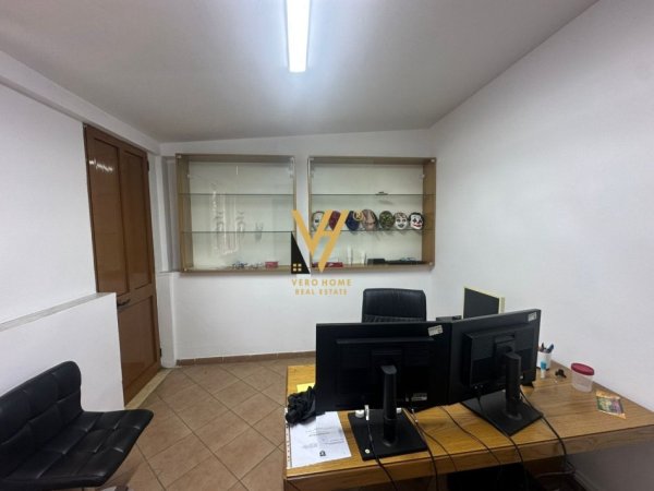 Tirane, jepet me qera zyre Kati 2, 120 m² 900 € (ISH PARKU)