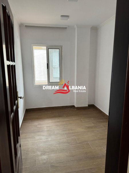 Tirane, jepet me qera zyre , 178 m² 1.700 €