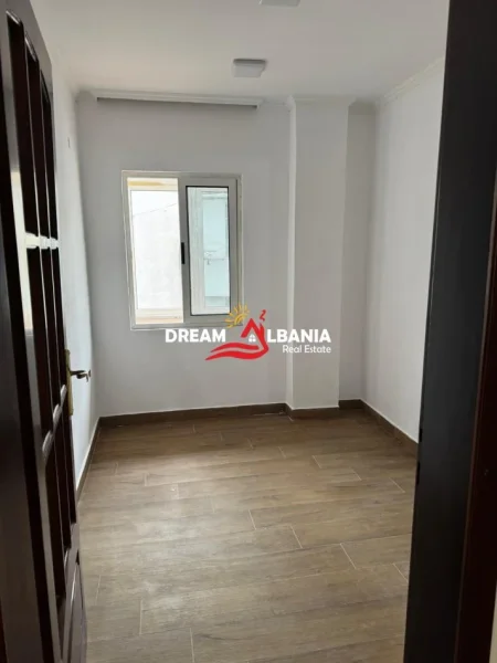 Tirane, jepet me qera zyre , 178 m² 1.700 €