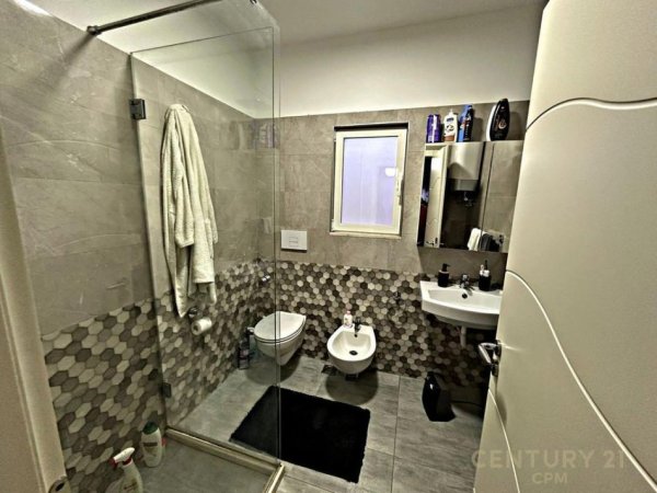Tirane, jepet me qera apartament 3+1 Kati 2, 120 m² 650 € (DON BOSKO)