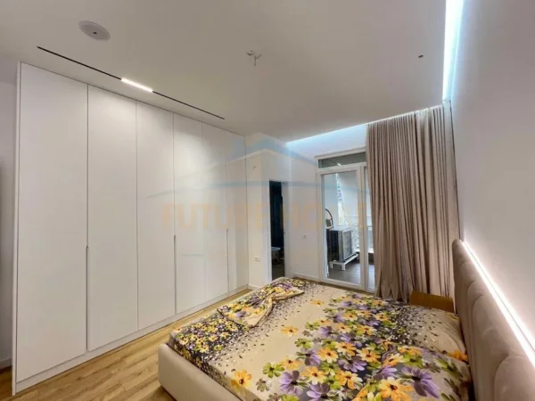 Tirane, jepet me qera apartament 2+1 Kati 5, 110 m² 800 € (Kopshti Botanika)