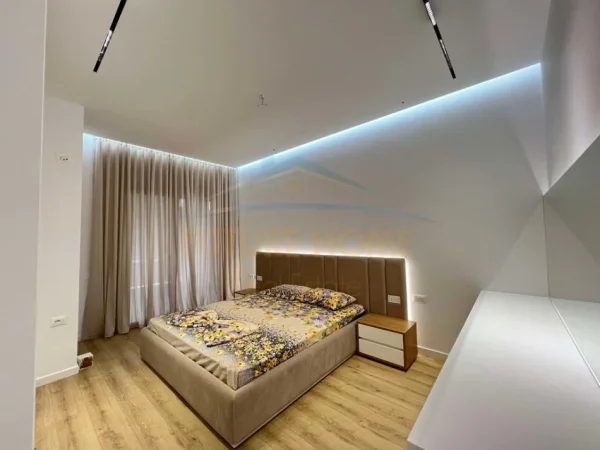Tirane, jepet me qera apartament 2+1 Kati 5, 110 m² 800 € (Kopshti Botanika)