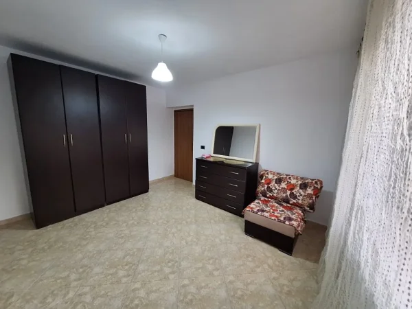 Tirane, jepet me qera apartament 1+1 Kati 1, 60 m² 45,000 leke (Prane tregut elektrik)