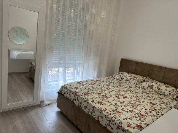 Tirane, jepet me qera 1+1 Kati 4, 60 m² 450 € (xhanfize keko)